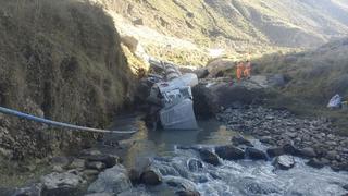 Canta: camión con zinc cayó al río Chillón y generó contaminación | VIDEO