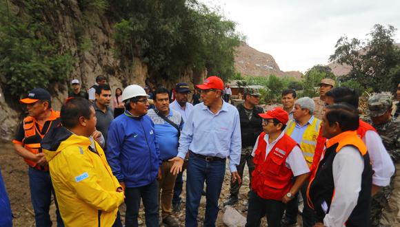 El mandatario indicó que se buscará vías alternas con el fin que llegue la ayuda necesaria para los habitantes del sector de Mirave. (Foto: Presidencia)