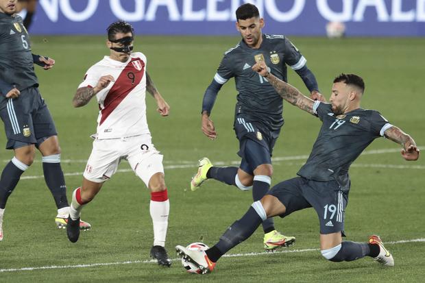 Gianluca Lapadula had an excellent opportunity to open the scoring.  Photo: Alejandro Pagni / AFP.