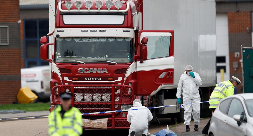 La policía británica descubrió en octubre pasado un camión con cadáveres en su interior una zona industrial en la localidad de Grays, a unos 30 kilómetros de Londres. (Reuters)