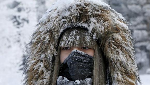 Mayor nevada del invierno cubre Moscú con un gran manto blanco
