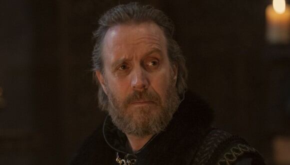 El actor Rhys Ifans como Otto Hightower en "House of the Dragon" (Foto: HBO)