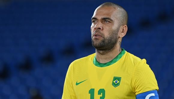 Dani Alves es el futbolista que más títulos ha ganado en toda la historia.  (Photo by DANIEL LEAL-OLIVAS / AFP)