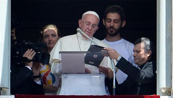 El Papa se inscribe en jornada de la juventud con una tablet