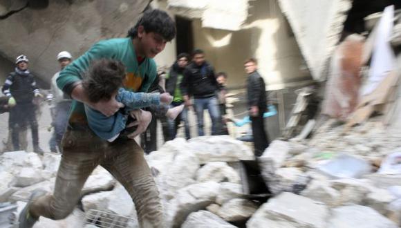 Siria: 121 muertos por bombardeos del régimen contra Alepo