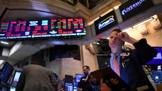 Wall Street abre en rojo tras datos de desaceleración económica de EE.UU.
