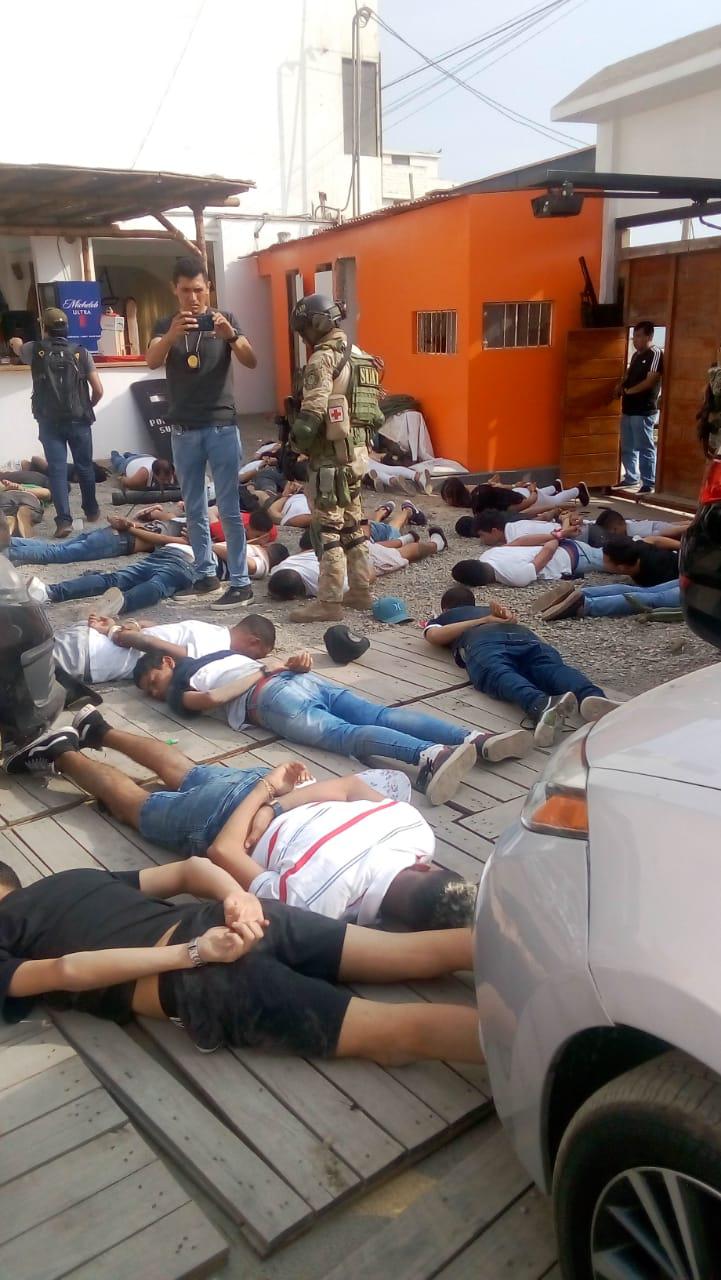 La Policía detuvo a un grupo de personas con armamento de largo y corto alcance en Punta Negra. (Foto: PNP)