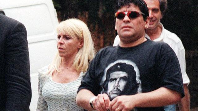 Diego Maradona: investigan a su ex esposa por estafarlo - 1