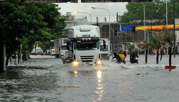 Temporal en Buenos Aires causa inundaciones y destrozos