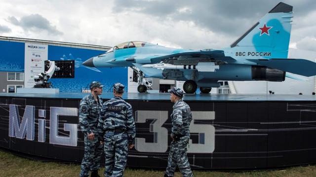 La corporación MiG comenzará a fabricar en serie el caza de nueva generación MiG-35 en un par de años, según dijo su director general, Iliá Tarasenko, en el primer día del XIII Salón Internacional de Aviación y del Espacio (MAKS, por sus siglas en ruso). (Foto: EFE)