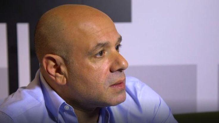 Eytan Alexander anima a la gente con problemas con el alcohol a hablar y a pedir ayuda.