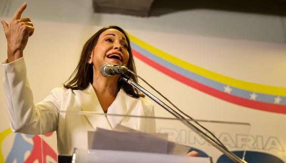 La candidata Maria Corina Machado habla tras proclamarse como ganadora de las elecciones internas de la oposición, el 26 de octubre de 2023 en Caracas, Venezuela. (Foto de Miguel Gutiérrez / EFE)