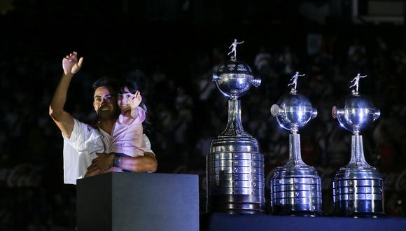 ¡El Pity Martínez que loco que está! Al ritmo de su canción fue recibido en el Estadio Monumental. | Foto: Reuters
