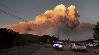 Incendios forestales en EE.UU. fuerzan a evacuaciones masivas