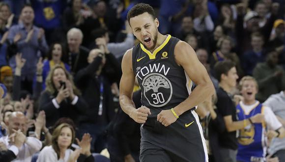 El base de los Golden State Warriors anotó 38 puntos en apenas 26 minutos de juego ante los Memphis Grezzlies. Stephen Curry encestó 10 triples. (Foto: AP)