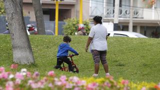 Miraflores: padres no siguen protocolos y sacan a la calle a sus hijos con triciclos y scooters | VIDEO 