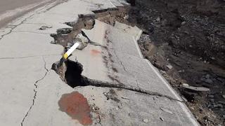 Ica: continúan trabajos de remoción de rocas en tramo de la carretera Panamericana Sur
