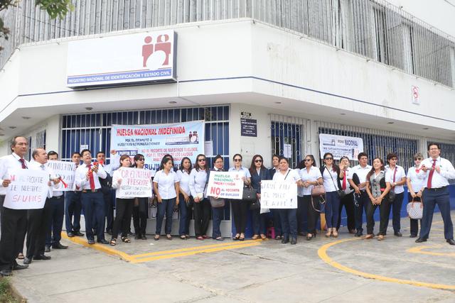 Reniec: unos 400 trabajadores acatan huelga en La Libertad y Cajamarca. (Foto: Johnny Aurazo)