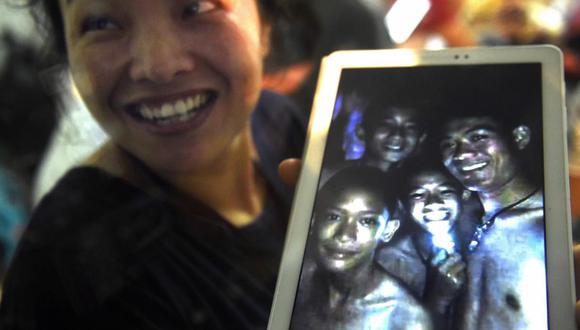 Imágenes del rescate de los 12 niños y su entrenador de fútbol atrapados en la cueva Tham Luang en Tailandia. (AFP)