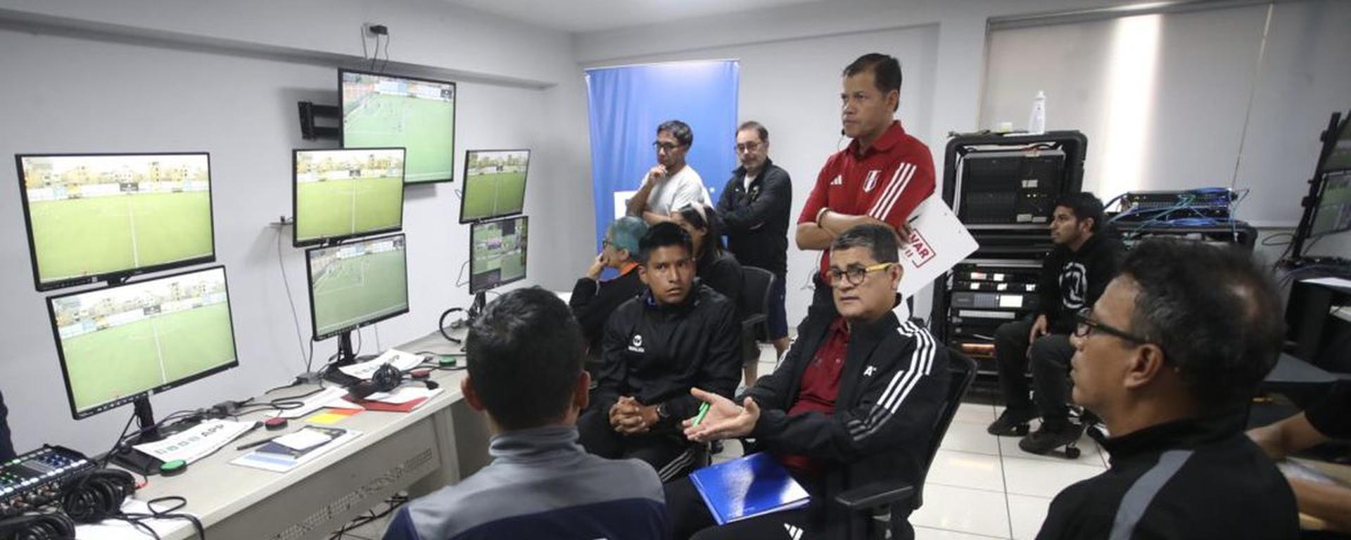 “Los árbitros peruanos tienen asombrosa capacidad para actuar sin criterio. El VAR solo es un consejero” | ANÁLISIS