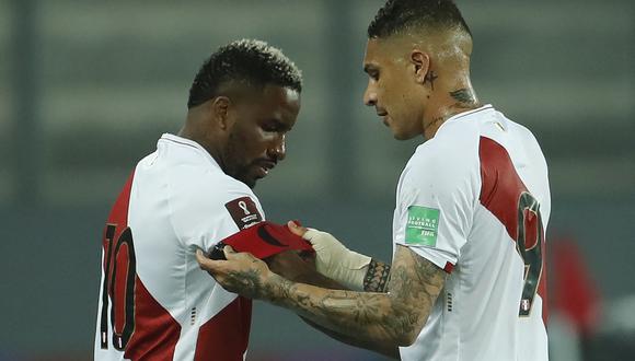 Jefferson Farfán y Paolo Guerrero compartieron el ataque de la Selección Peruana. (Foto: Daniel APUY / POOL / AFP)