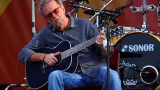 Eric Clapton, una vida de excesos “salvada por la música” 