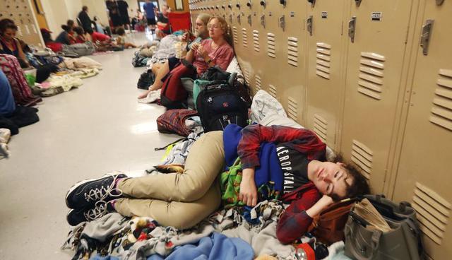Así esperan miles de refugiados el paso del huracán Michael | Foto: AP