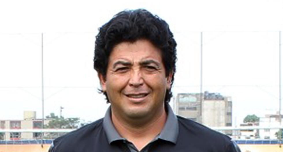 Víctor Rivera ya tiene el once de Perú que debutará en el Sudamericano. (Foto: FPF)