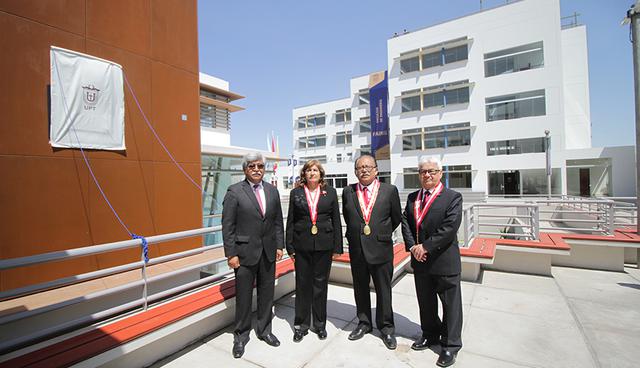 Dr. Hugo Calizaya, Dra. Elva Acevedo, Rector Dr. Javier Ríos y Dr. Javier Hurtado en la nueva FAING.