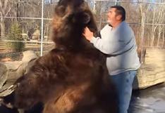YouTube: la sorprendente amistad entre un oso y un hombre (VIDEO)