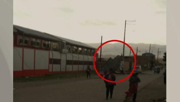 Techo de la I.E. INEI 23 se desplomó tras fuertes vientes en Huancayo. (Foto: RPP)
