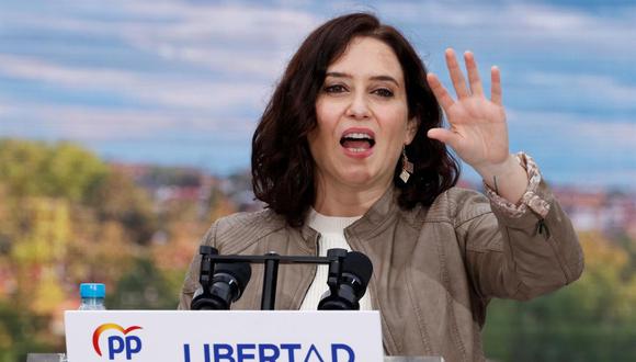 La presidenta de la Comunidad de Madrid y candidata a la reelección, Isabel Díaz Ayuso, interviene durante un acto de campaña celebrado este sábado en Pozuelo de Alarcón. (EFE/J.J. Guillén).