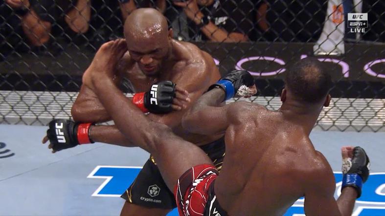 Nocaut brutal: Edwards tumbó a Usman y ganó la pelea por UFC 278
