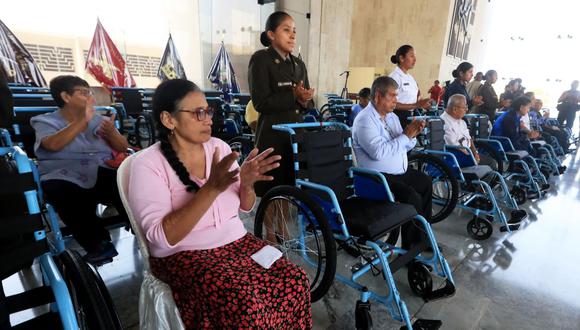 Entregan en donación un lote de sillas de ruedas al personal militar y civil con discapacidad de las Fuerzas Armadas. (Foto: Ministerio de Defensa)
