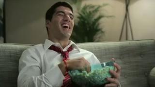 Luis Suárez vuelve a protagonizar gracioso comercial [VIDEO]