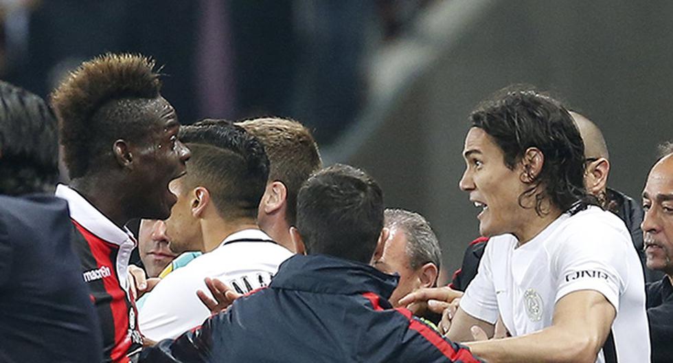 Mario Balotelli y Edinson Cavani protagonizaron duros encuentros. (Foto: EFE)
