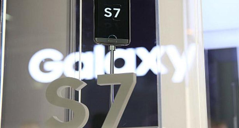 Acaban de fabricar el Samsung Galaxy S7 más grande del mundo y lo exhiben en Rusia. (Foto: Captura)