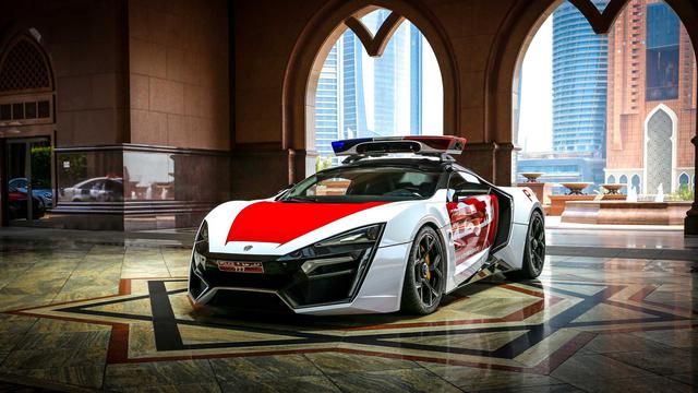El Lykan Hypersport alcanza una velocidad máxima de 395 km/h. De este modo, Abu Dhabi cuenta con el auto de policía más rápido del mundo. (Fotos: W Motors).