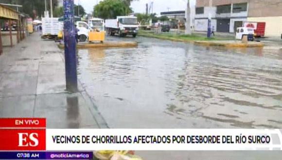 El agua ha inundado viviendas y negocios en horas de la madrugada, según informó América Noticias. (Foto: América TV)