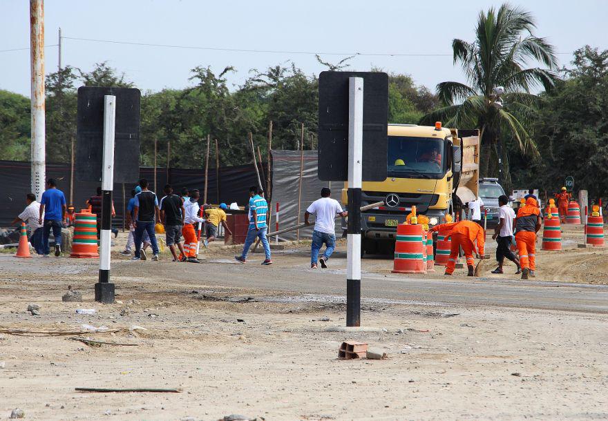 Gremios de construcción civil se enfrentaron en Piura [FOTOS] - 3