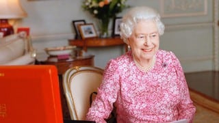 Isabel II del Reino Unido y la historia de sus misteriosas cajas rojas: qué guarda la monarca en su interior