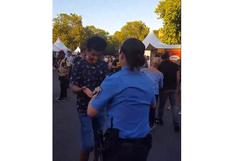 Facebook: A ritmo de salsa baile de policía alemana y desconocido se hace viral 