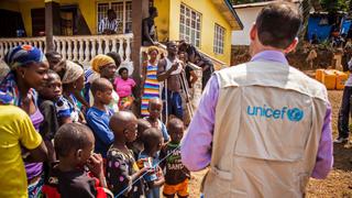 Diez médicos regresan a EE.UU. por posible exposición al ébola