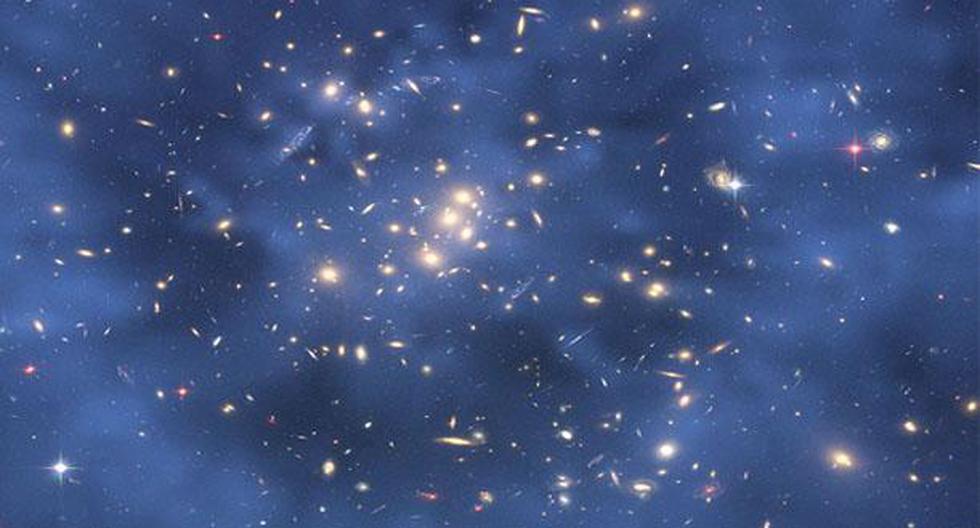 Un estudio afirma que la oscura podría ser menos densa y estar distribuida de forma más uniforme en el espacio de lo que se pensaba. (Foto: Getty Images)