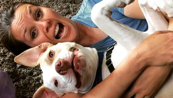 Marika Hamilton Meeks y su Pit Bull Stella son inseparables. Ambas inspiran a miles a considerar la adopción de perros y la tenencia responsable.