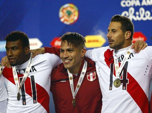 Uno de los pocos logros de Claudio con la selección, fue haber obtenido el tercer lugar de la Copa América 2011. (Foto:  AFP)