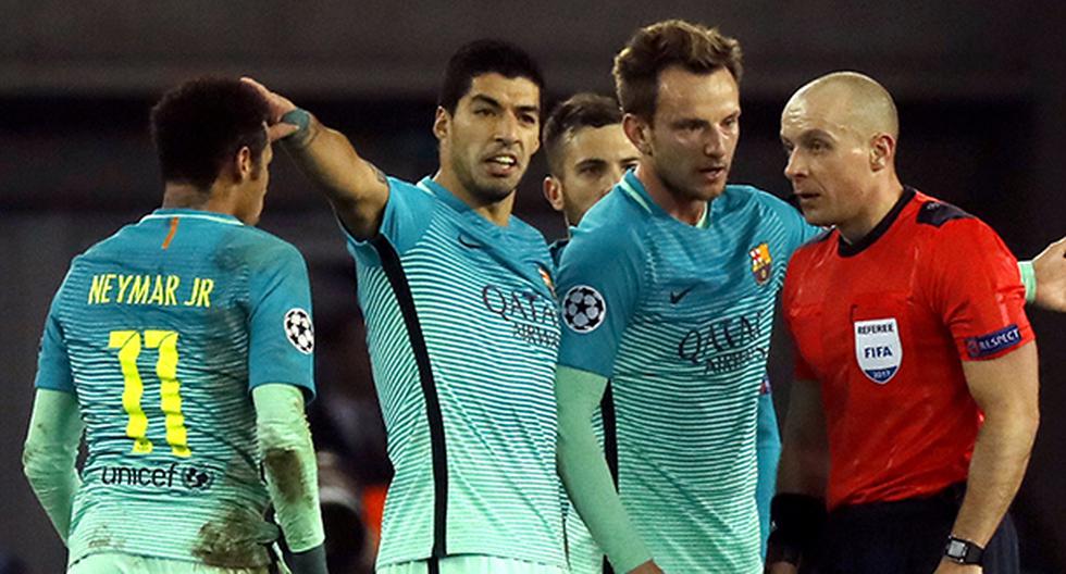 Luis Suárez y Neymar no tuvieron la mejor exhibición ante el PSG. La frustración de ambas estrellas del FC Barcelona se tradujo en insultos hacia el árbitro. (Foto: EFE)