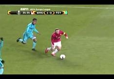 Manchester United vs Feyenoord: Wayne Rooney empuja a Renato Tapia y mete gol