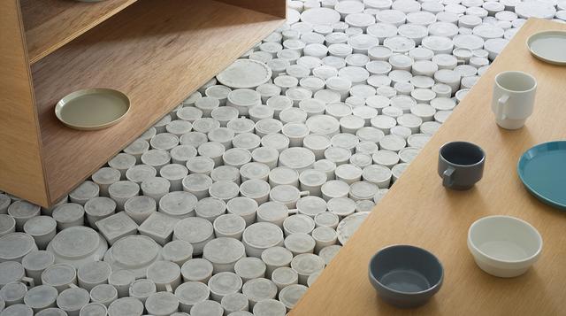 Miles de tazas de cerámica son el piso de una tienda japonesa - 6