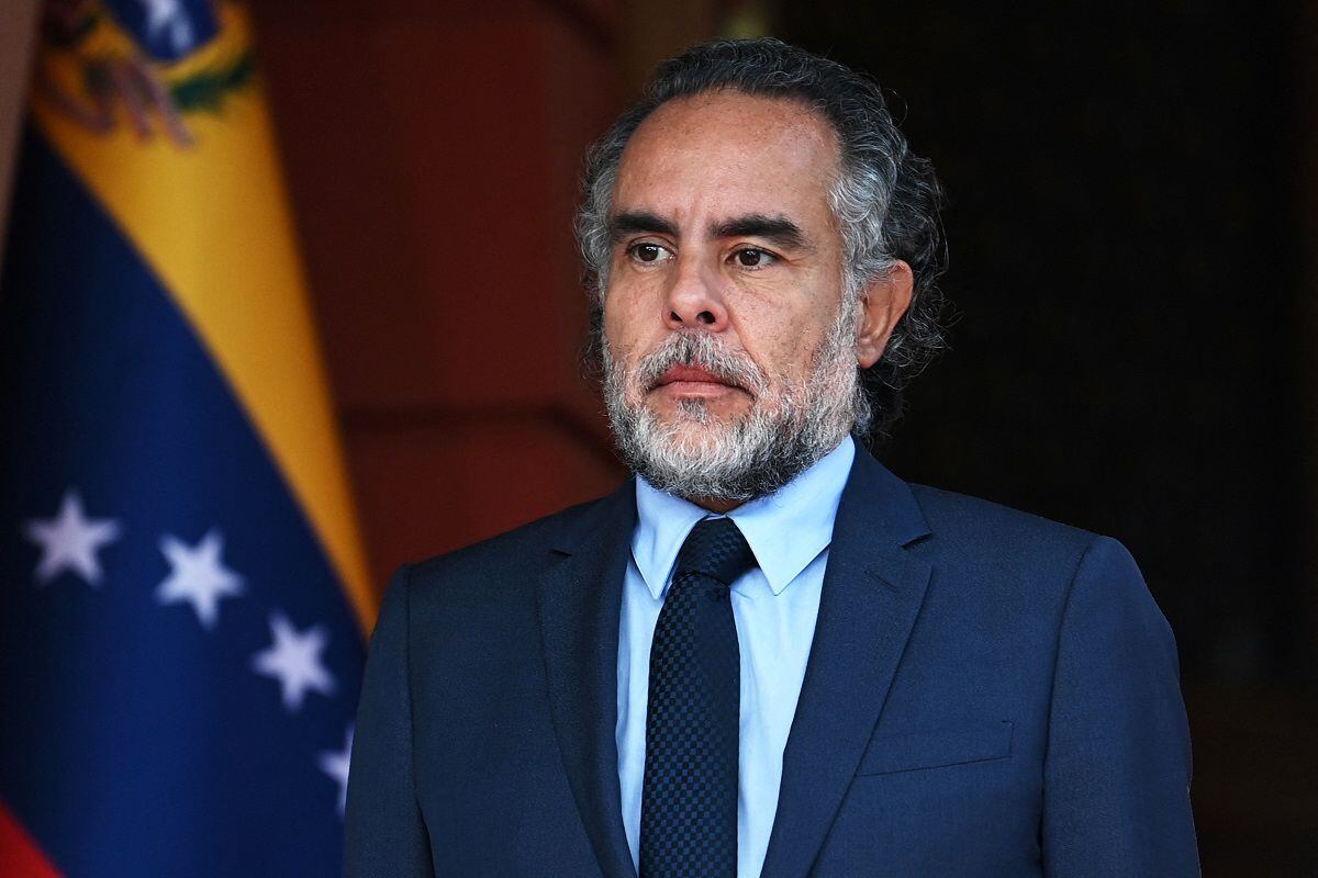 Former Colombian ambassador to Venezuela, Armando Benedetti, at the Miraflores Presidential Palace in Caracas on August 29, 2022. (Photo by Yuri CORTEZ / AFP)